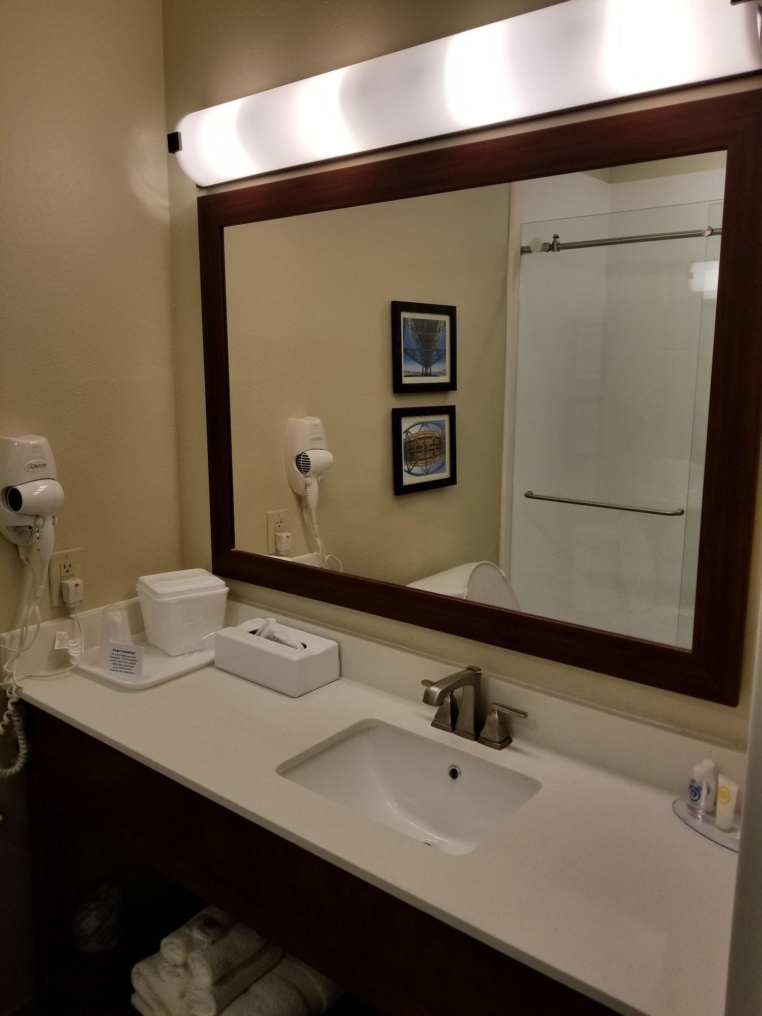Sonesta Essential - Baton Rouge Airport Hotel Exterior photo