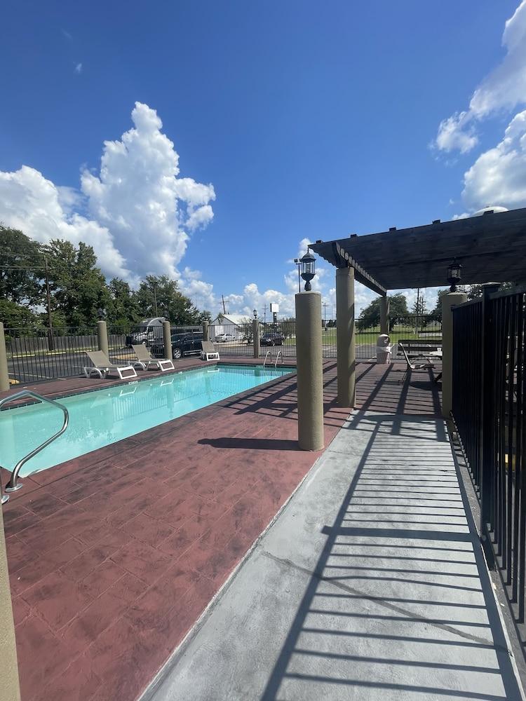 Sonesta Essential - Baton Rouge Airport Hotel Exterior photo
